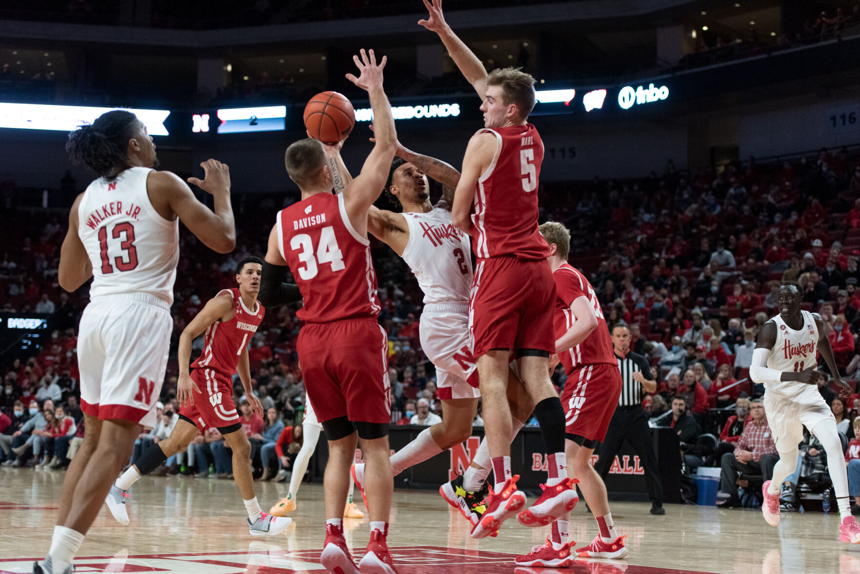 Basketball vs. Wisconsin Photo No. 9